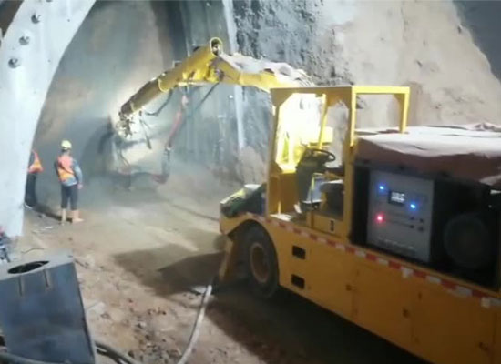 中交一公局隧道混凝土溼噴臺車施工視頻