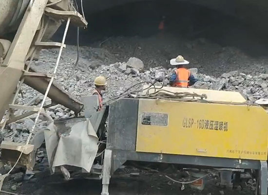 中鐵十七局隧道用雙噴頭混凝土溼噴機施工視頻